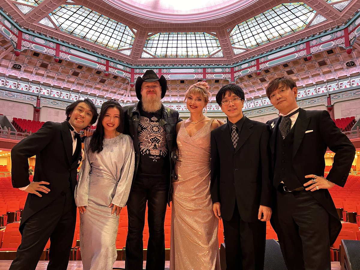 Amanda_Achen's tweet photo. China Fan Fest dump! My first time in China and I love every [humid] moment.

The fans were incredible and so sweet and welcoming! I really felt loved and appreciated.

So proud to be able to do these kinds of events with Square Enix around the world!🌍 

#amandaachen #ffxiv https://t.co/ln1vB0HLrQ