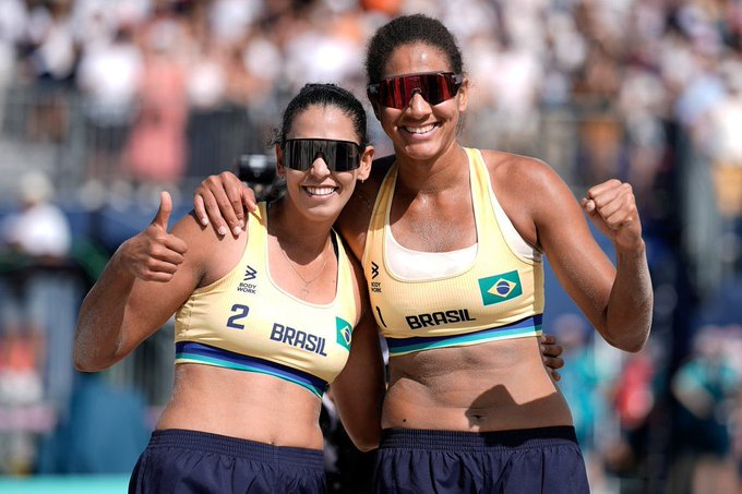 AS MELHORES DO MUNDO! 🇧🇷

Ana Patrícia e Duda estão na FINAL do vôlei de praia feminina e já garantiram medalha para o Brasil.

#JogosOlímpicos #Olímpiadas2024 #Paris2024