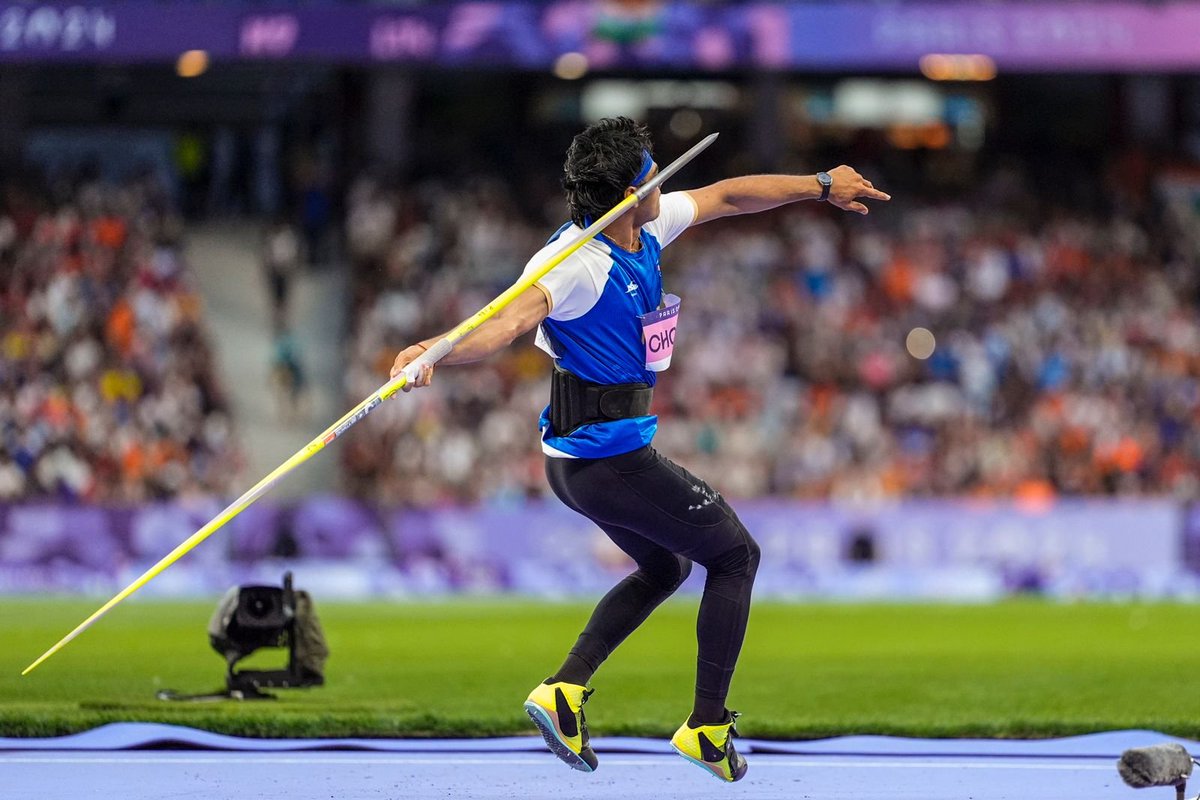 Amitsupa's tweet photo. I burst into tears finally, a sliver for India! We're happy with that, but we still stand with Vinesh Phogat and we now have a Gold.

#NeerajChopra #ParisOlympics #OlympicGames
#vineshphogat https://t.co/2bc83g3rIj