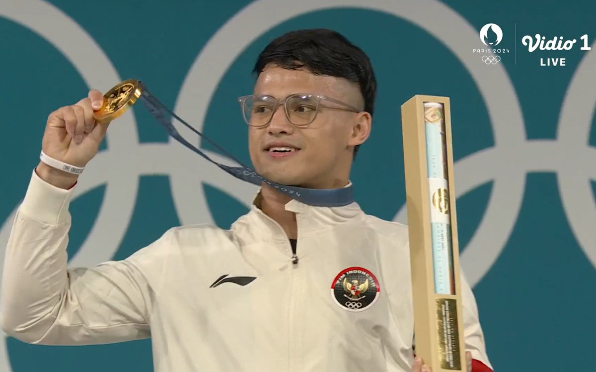idextratime's tweet photo. WOYY BERDIRI, INDONESIA BERKUMANDANG DI PARIS LAGI!

TERIMA KASIH RIZKI JUNIANSYAH!! 🇮🇩😭

#Olympics https://t.co/HlVCc4xJLB