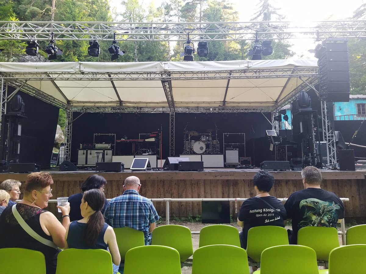 Kati2709's tweet photo. Karat 03.08.2024 in der wunderschönen Waldbühne Jonsdorf 

#karat #karatband #waldbühnejonsdorf #claudiusdreilich #berndrömer #martinbecker #heikojung #danielbätge https://t.co/4UoWYepRu5