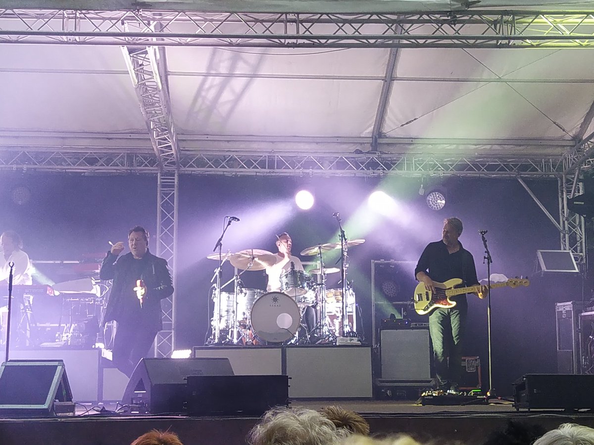 Kati2709's tweet photo. Karat 03.08.2024 in der wunderschönen Waldbühne Jonsdorf 

#karat #karatband #waldbühnejonsdorf #claudiusdreilich #berndrömer #martinbecker #heikojung #danielbätge https://t.co/4UoWYepRu5