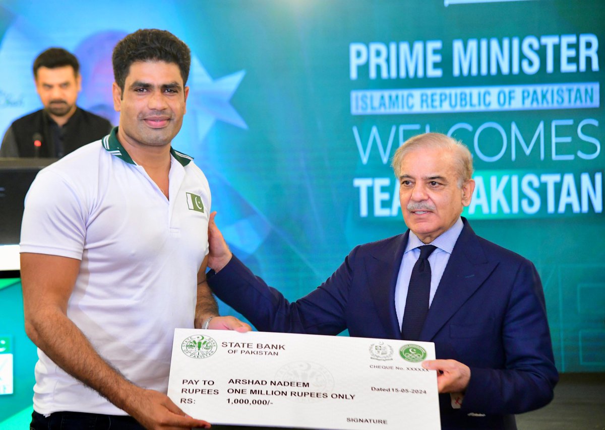 CMShehbaz's tweet photo. Bravo Arshad 👏🏻 
History made!
Pakistan’s 🇵🇰 first Olympic men’s javelin champion, Arshad Nadeem @ArshadOlympian1 brings home a historic #gold  medal at #Paris2024 ! You've made the whole nation proud young man. https://t.co/zRkG3RC3ND