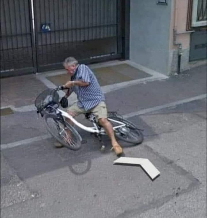 ImDisagiato's tweet photo. “io che faccio una figura di merda e spero che nessuno mi abbia visto”

Google maps: https://t.co/bLLLU8cBcd