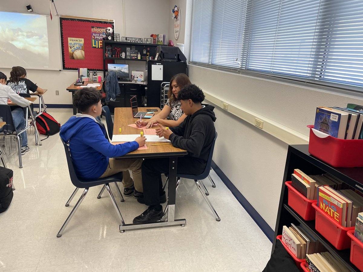 SThomas_SRMS's tweet image. Amazing first week back at Hernando. So much effective instruction going on already:
✅ Small group instruction
✅ Stations 
✅ Vertical alignment 
✅ Positive relationships 
✅ Rigor 

It’s going to be a great year #chasing100
@imalvillar_HMS @RNava_HMS @SGTCarrasco_ES