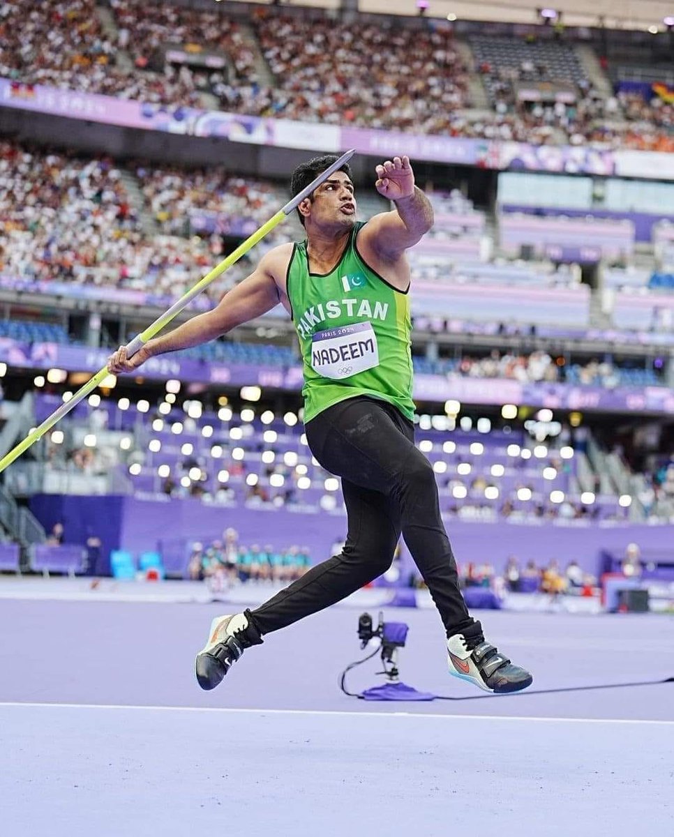 abdulbasit90's tweet photo. Broke #Olympic Record ... 92.97 m
Won Gold Medal for #Pakistan

ARM with the Power ... Nation's Hero ... 
Olympic Champion ... @ArshadNadeemAth 
Pakistan's first ever athletics Olympic champion
#ParisOlympic2024 #JavelinThrow

Unable to express my feelings .... 😉 https://t.co/lDwiq6YFAt