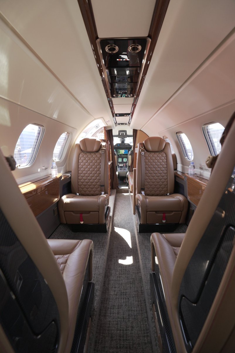 embraer's tweet image. Hoje é o último dia da #LABACE2024 e o #Phenom300E é um grande destaque na feira. Com a melhor velocidade e alcance da sua classe, impressionante tecnologia e excepcional conforto, é difícil não notar o jato da categoria Leve mais vendido por 12 anos consecutivos. #labace