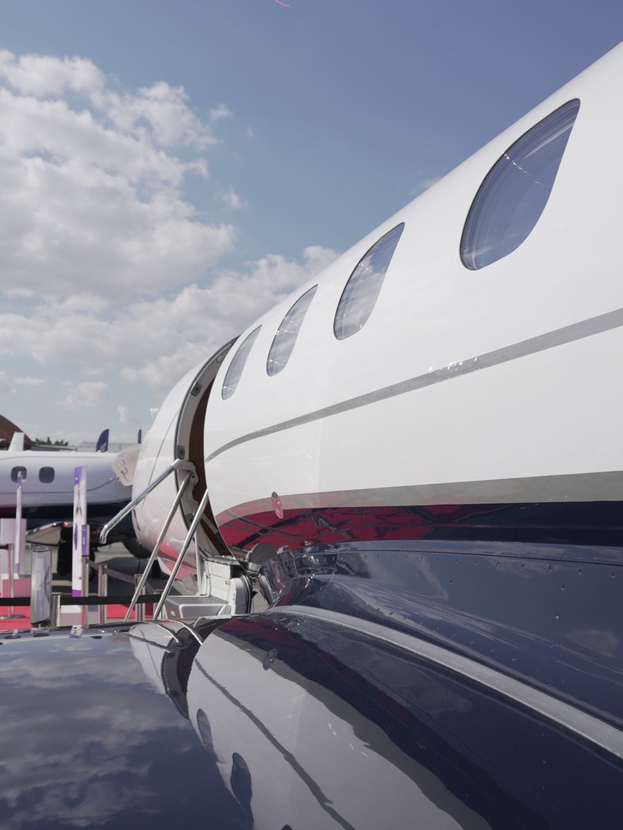 embraer's tweet image. Hoje é o último dia da #LABACE2024 e o #Phenom300E é um grande destaque na feira. Com a melhor velocidade e alcance da sua classe, impressionante tecnologia e excepcional conforto, é difícil não notar o jato da categoria Leve mais vendido por 12 anos consecutivos. #labace