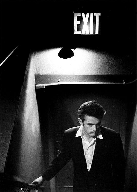 TheCinesthetic's tweet photo. James Dean photographed by Roy Schatt, 1954 https://t.co/doWqaOHFJm