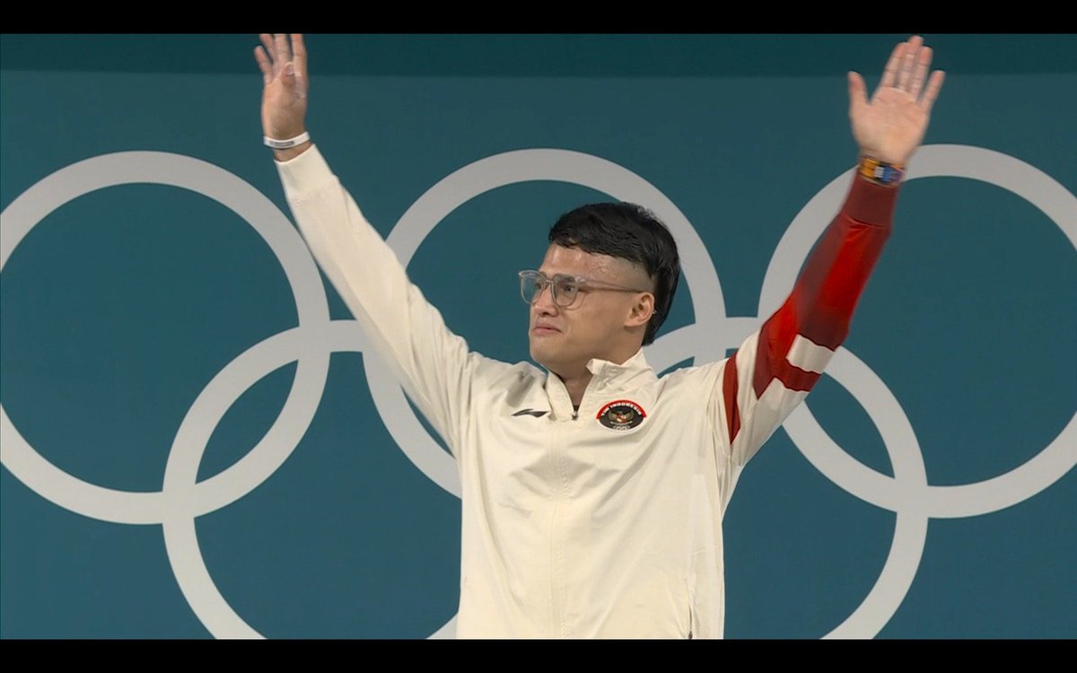 BadmintonTalk's tweet photo. Victory ceremony - #Weightlifting - Men's 73 kg

Ladies and gentlemen, RIZKI JUNIANSYAH from INDONESIA!

#GOLD medalist! https://t.co/xPFT9Y3yyD