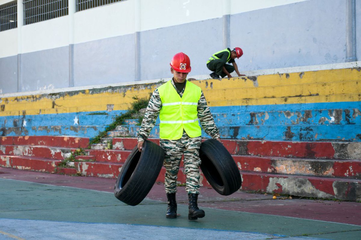CDCE del Estado Guárico (@cdceguarico) on Twitter photo #PuebloSonrienteYEnPaz
¡Iniciamos el plan de recuperación de las escuelas vandalizadas por grupos violentos!
Desde la E.B.N. Agustín Aveledo, Caracas, nos articulamos para atender la infraestructura de más de 100 instituciones vandalizadas por la ultra derecha. <a href="/NicolasMaduro/">Nicolás Maduro</a> #PuebloSonrienteYEnPaz
¡Iniciamos el plan de recuperación de las escuelas vandalizadas por grupos violentos!
Desde la E.B.N. Agustín Aveledo, Caracas, nos articulamos para atender la infraestructura de más de 100 instituciones vandalizadas por la ultra derecha. <a href="/NicolasMaduro/">Nicolás Maduro</a>