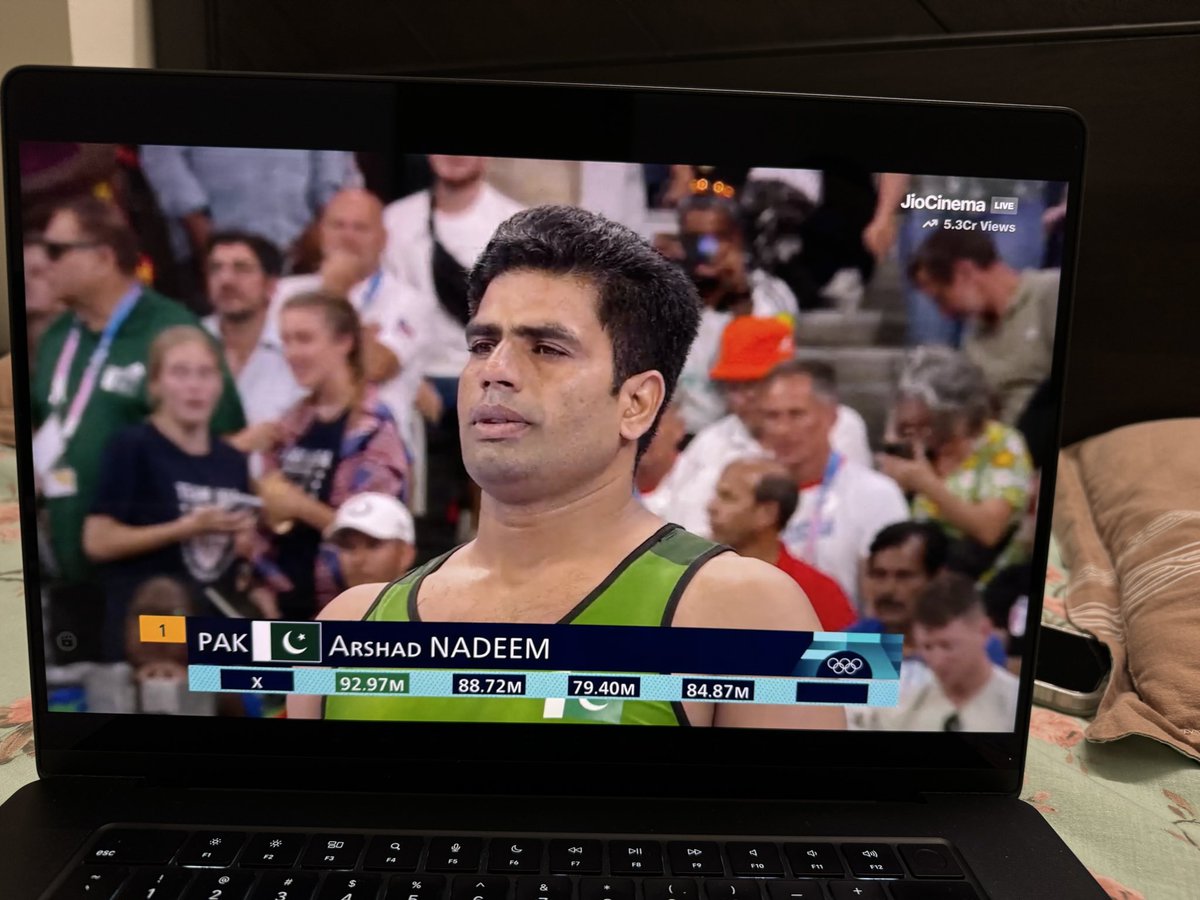 zain_awan's tweet photo. Thanks #ArshadNadeem for cheering us up by bringing a gold medal 🏅 . Congratulations Pakistan,  a new Pakistani hero shining ✨️ on the horizon. https://t.co/yVE9Enz5At