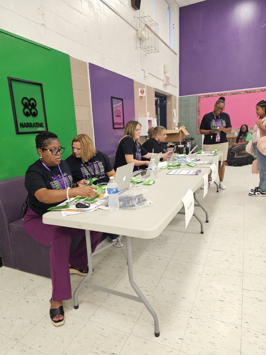 DrFields2020's tweet photo. @STEAM_GEMS School Counselors were all smiles and ready to tag our GEM bus riders this morning. Welcome back GEMS! 👑 #JCPSFIRSTDAY24 https://t.co/pZwg3O8IHw