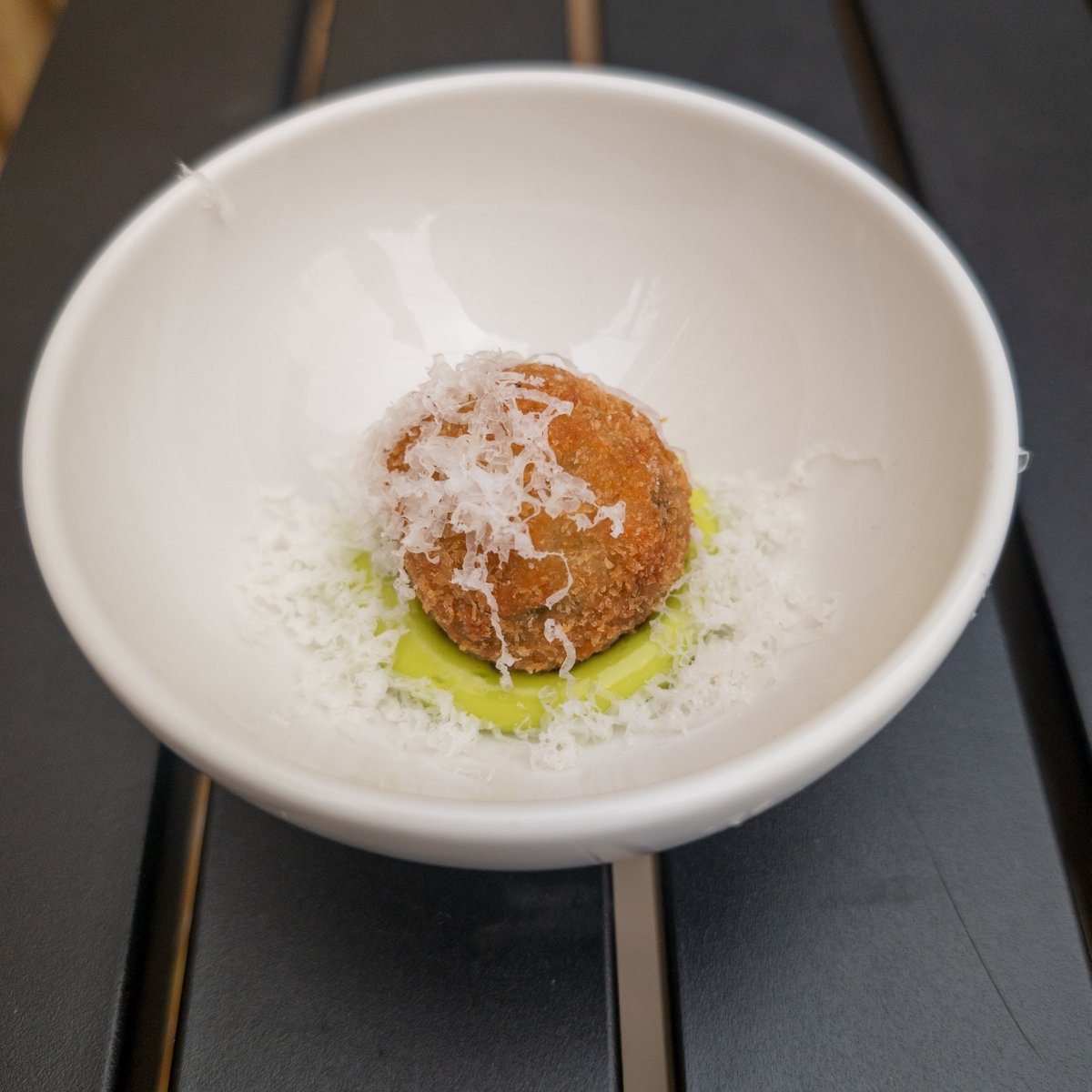 TheWhiteHorsePu's tweet photo. Tonight we kicked off with this wonderful little snack

Broad bean and lovage arancini, English pecorino, lovage mayonnaise 

#GuestChefNight https://t.co/RQzyvYSKFu