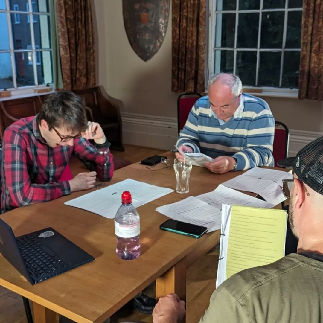 LewesDrama's tweet photo. We all enjoyed tonight's read through of an original summertime🎙 radio play, which is royally 🇬🇧 British seaside themed 🍦 and set in the 1930s 🤴 #radio #performingarts #acting #summerholidays #funforall https://t.co/m72LyzNG4S