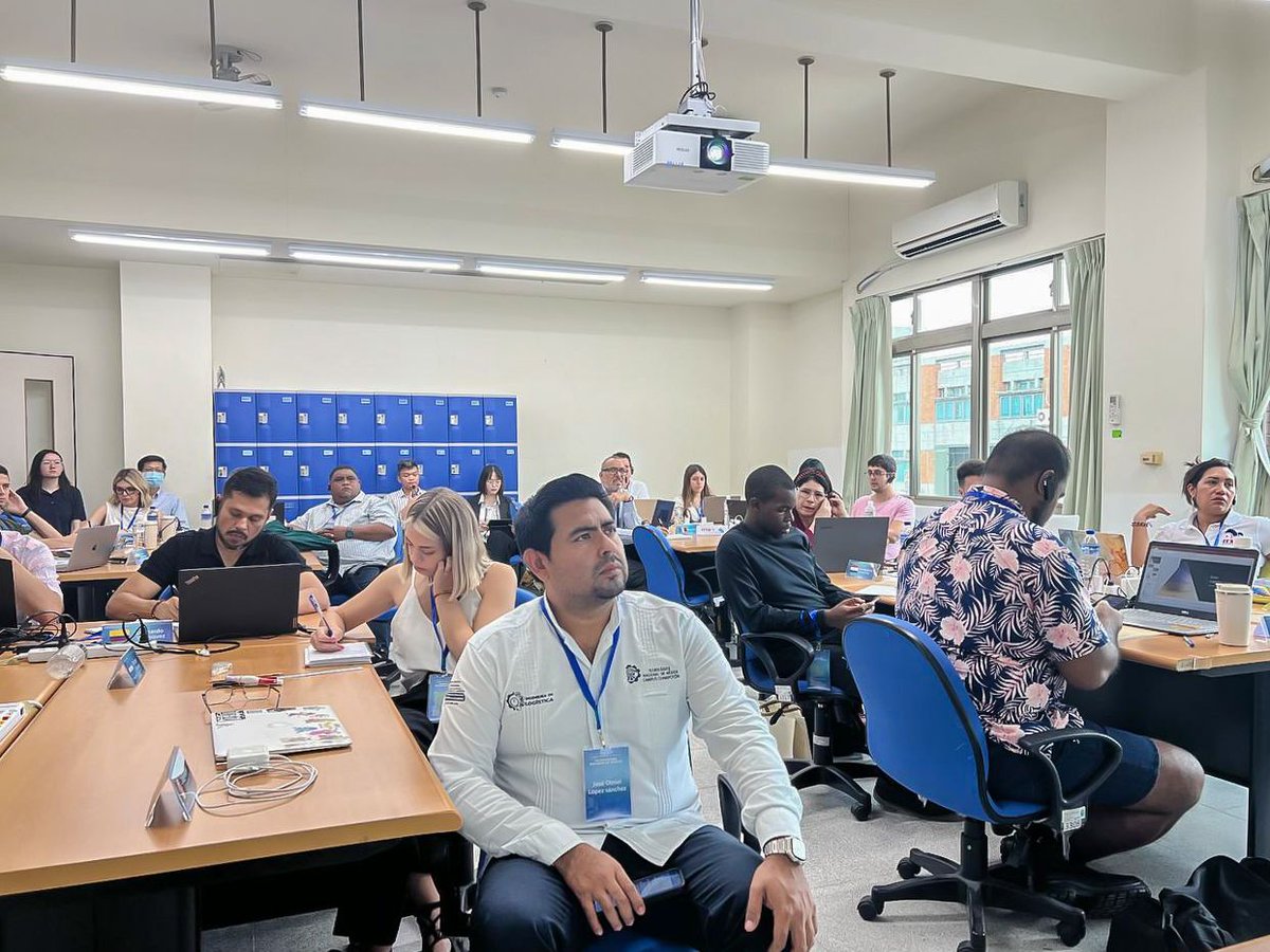UCSCampeche's tweet photo. José Otniel Sánchez López, docente del @IteschamOficial  participa en curso de logística en Taiwán.

El curso es parte de la invitación de la Oficina Económica y Cultural de Taipei de la Embajada de Taiwán en coordinación y colaboración con el TECNM.

#GobiernoDeTodos https://t.co/kKTQiT1lnP