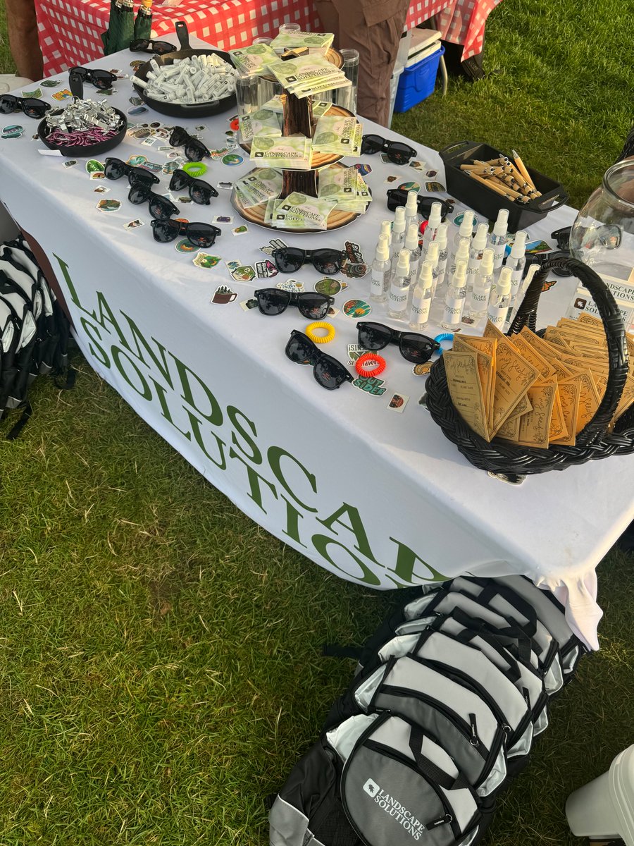 LandSol_IN's tweet photo. Reliving BOMA's annual golf outing since it's been a week already! Can't wait for next year! 🎉

#commerciallandscape #landscapemaintance #customerservice #golfouting #boma #summer #landscape #landscapesolutions #propertymanagement https://t.co/9lwaV80vvr
