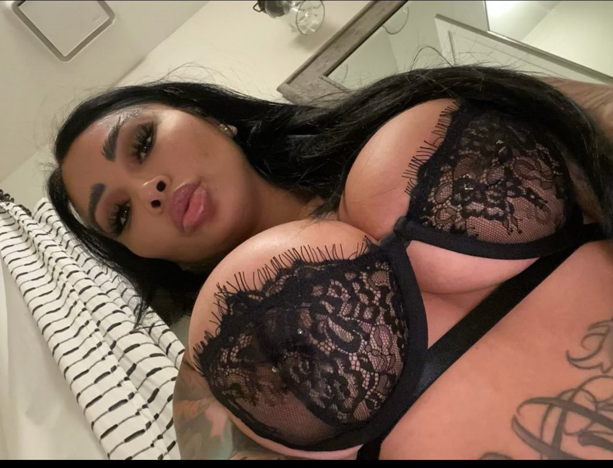 EngelbertGhumpe's tweet photo. I want my nipple squeezed https://t.co/G8FFamkpOi