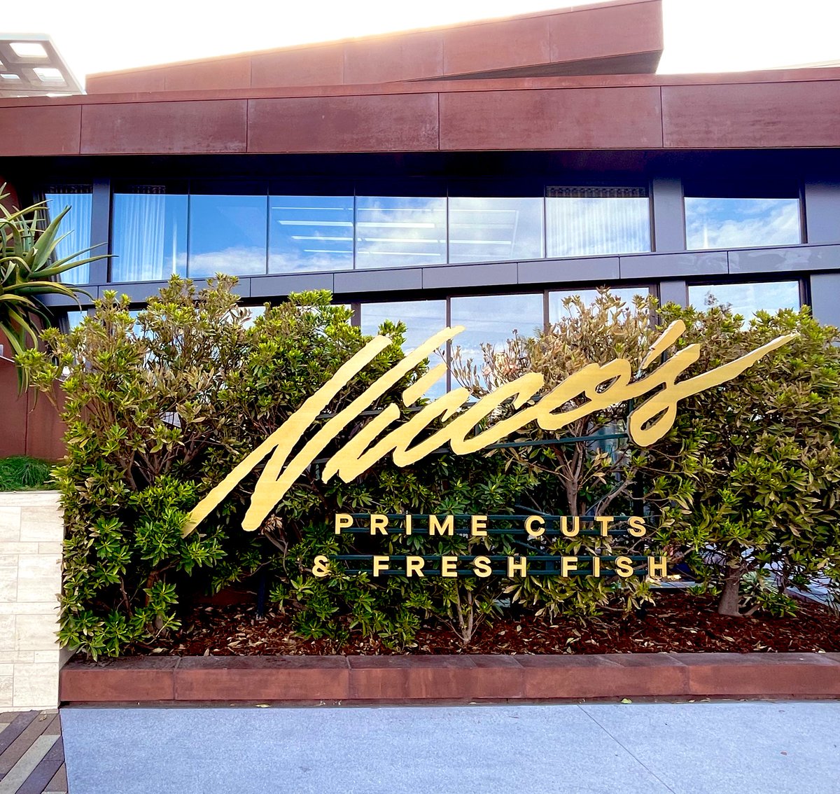 eatinglasvegas's tweet photo. The two best steakhouses I’ve eaten in this year…

#Niccos @durangoresortlv 
#MaeDalys #DTLV
🥩🍷🥩🍷🥩
@EatTalkRepeat https://t.co/bcd57LkfmB