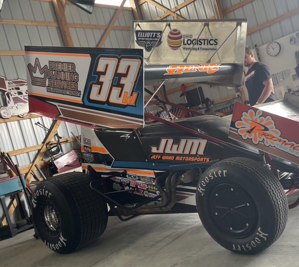 CapHenryRacing's tweet photo. Tonight kicks off #KnoxvilleNationals for the 33w!
Special thanks to Chris & Sue Agan for the use of their Race Shop this week!
🏎️ Jeff Ward Motorsports
📌 @knoxvilleraceway
👀 @watchdirtvision
⌚️ 6:45 CST
🙌🏻 @ElliottsTrailer @SCSGearbox #ChargeLife https://t.co/BhbhvkFBde