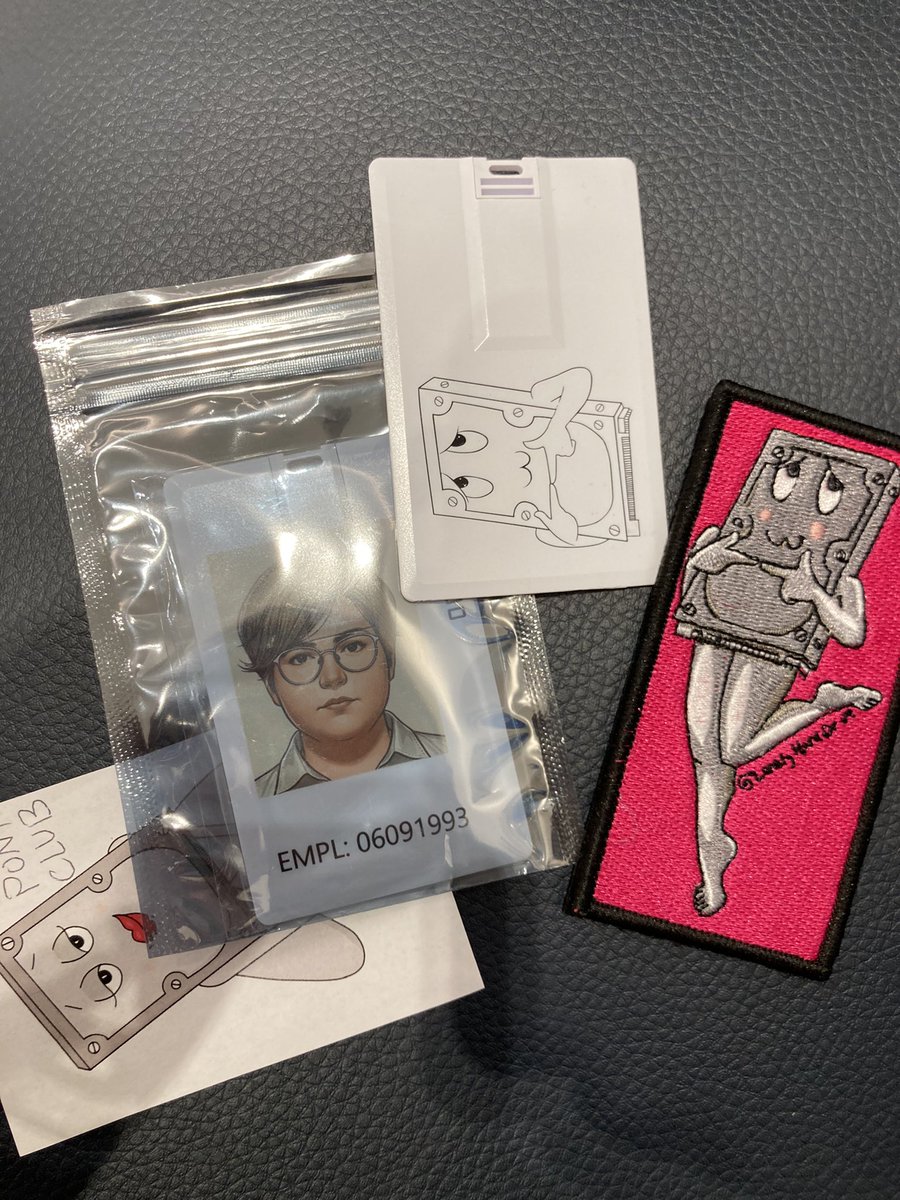 Hey did someone lose their employee badge? Please inquire at Lonely Hard Drive contest booth! <a href="/defcon/">DEF CON</a> #defcon32

(USB not to be confused with the malcore drops…!)