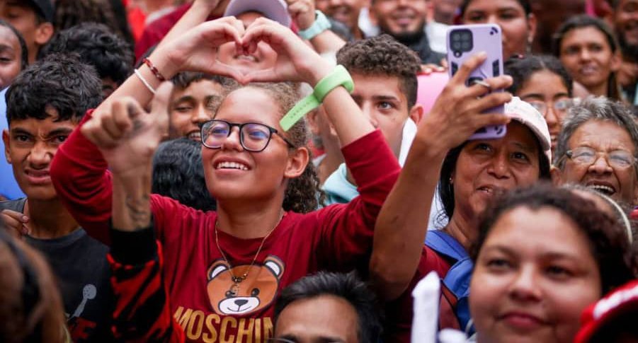 0990Himan's tweet photo. #26Jul  🇻🇪 📢 ¡ETIQUETA DEL DÍA! ▶️

#TriunfaLaEsperanza

¡Venezuela tierra de paz! https://t.co/ihxllx64X4