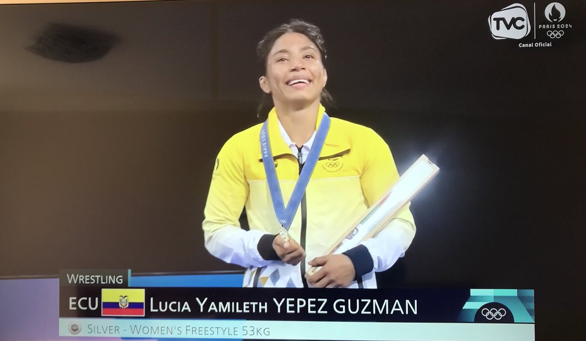CadenaHugo's tweet photo. Un millón de gracias a nuestra deportista Lucía Yépez “La Tigra”, por la obtención de la medalla de plata en la categoría de lucha femenina 53 kg.
⁦@ECUADORolimpico⁩ 
#JuegosOlimpicosParís2024 https://t.co/R8eFDIGkip