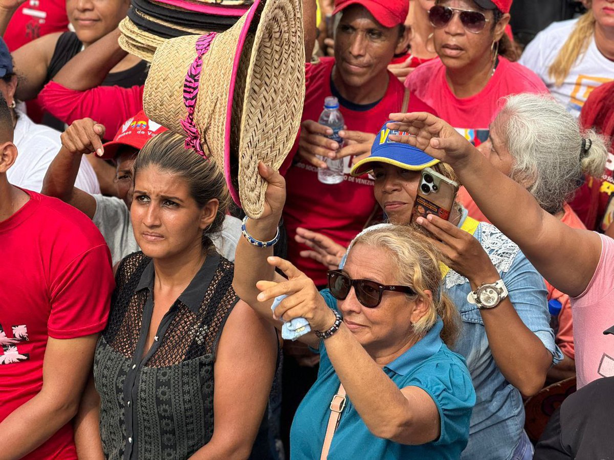 0990Himan's tweet photo. #2Ago  🇻🇪 📢 ¡ETIQUETA DEL DÍA! ▶️

#MujeresPorLaPaz

¡Un país que vive con hermandad! https://t.co/7197yJrNBS