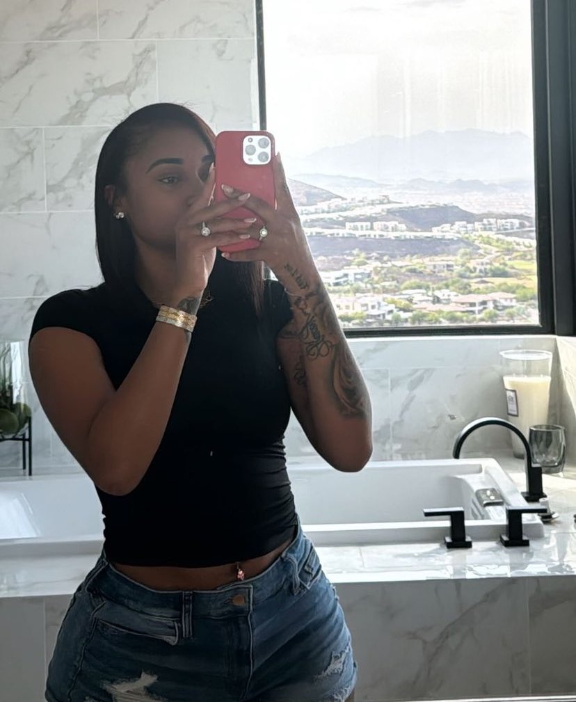 Janiameshellcurls tweet media