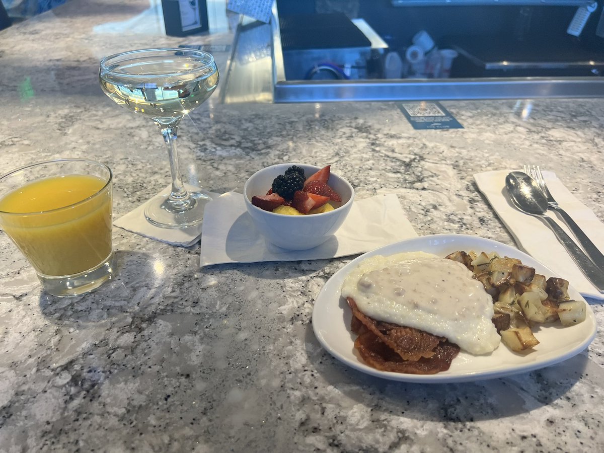 balondianna's tweet photo. Airport lounge please❤️💵 https://t.co/LHbvwNKHHQ