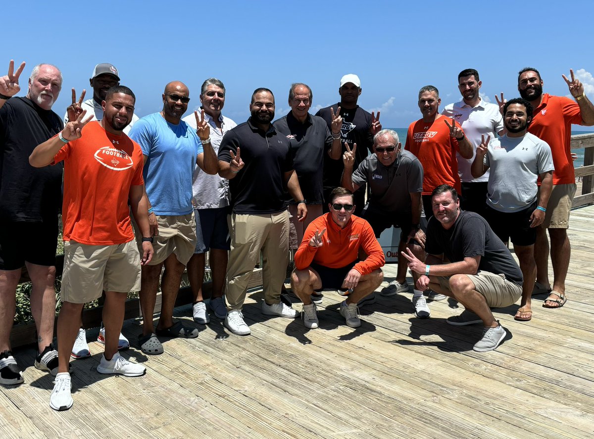 The Inaugural <a href="/UTRGVFootball/">UTRGV Football</a> Coaches retreat was a huge success!! Extremely blessed to work alongside this amazing group of men and I’m excited about how much I can learn from them. Big thanks to <a href="/Marriott/">Marriott Hotels</a> in South Padre and all those that made this week special!!
#WinToday😎🌴✌🏼