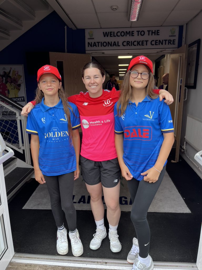 valecricket's tweet photo. Congratulations to Belle, Poppy, Jake and Morgan who all took part in the ball presentation and coin toss The Hundred for the Welsh Fire π₯
It was a shame about the weather βοΈ but they all had a good time.
#LetsGoVale πππ https://t.co/yNve06rLKN