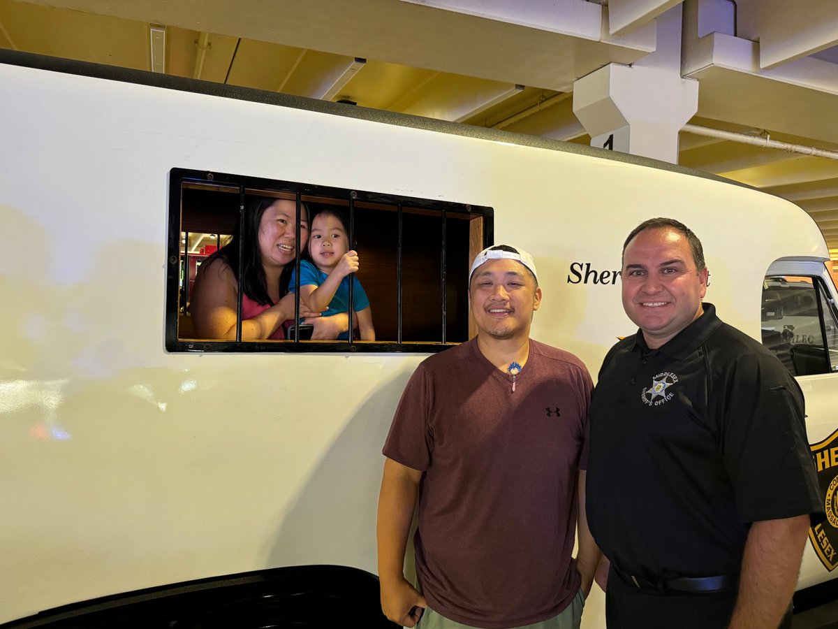 msosheriff's tweet image. Thanks to @burlingtonpd, @BurlingtonMAFD and all their partners for another incredible Public Safety Night. We had a great time visiting with residents and our public safety colleagues.
#burlingtonma #NationalNightOut #WeAreTheMSO