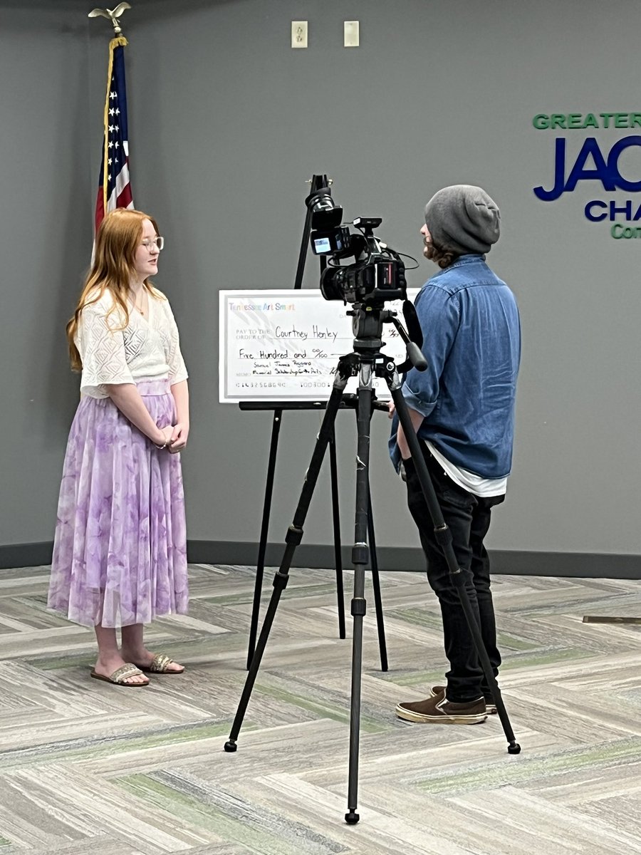 delitajohnson's tweet photo. We were so grateful to attend the check presentation of the Samuel James Riggans Memorial Scholarship for the Arts through Tennessee Art graduated senior Courtney Henley. 

Courtney was a participant in the Jackson Arts Council Emerging Artist Gallery! https://t.co/VuWwvjzbaa