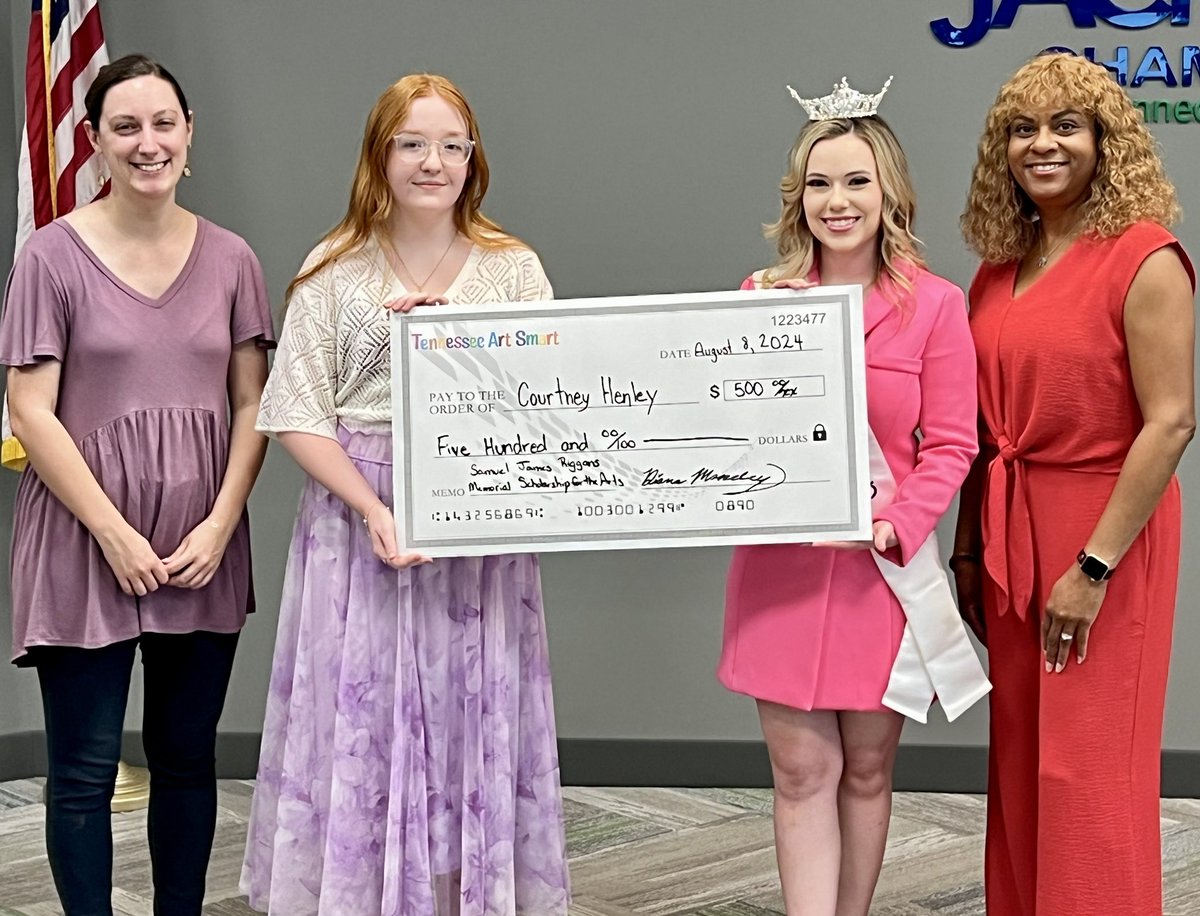 delitajohnson's tweet photo. We were so grateful to attend the check presentation of the Samuel James Riggans Memorial Scholarship for the Arts through Tennessee Art graduated senior Courtney Henley. 

Courtney was a participant in the Jackson Arts Council Emerging Artist Gallery! https://t.co/VuWwvjzbaa