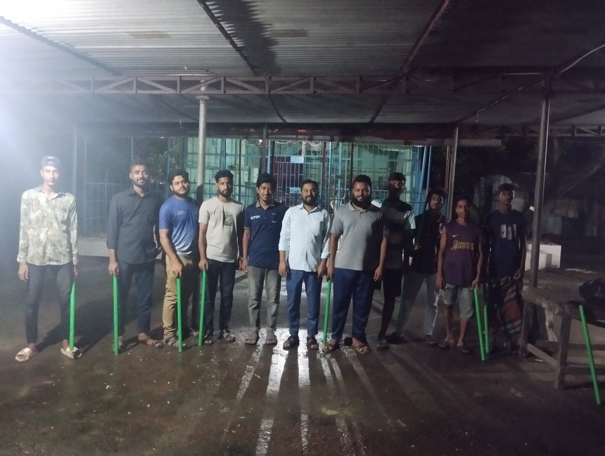 MdSayeed51131's tweet photo. Muslim majority's are protecting hindu minorities ii Bangladesh. 
Some Indians are sharing false news. Barware everyone. 
#HindusAreSafeInBangladesh
#CommunalHarmony
#ProtectAllFaiths
#UnitedBangladesh
#SafeCommunities
#BICS
#Shibir 
#BJI
#WeareBICS https://t.co/SKWVKc2MpX