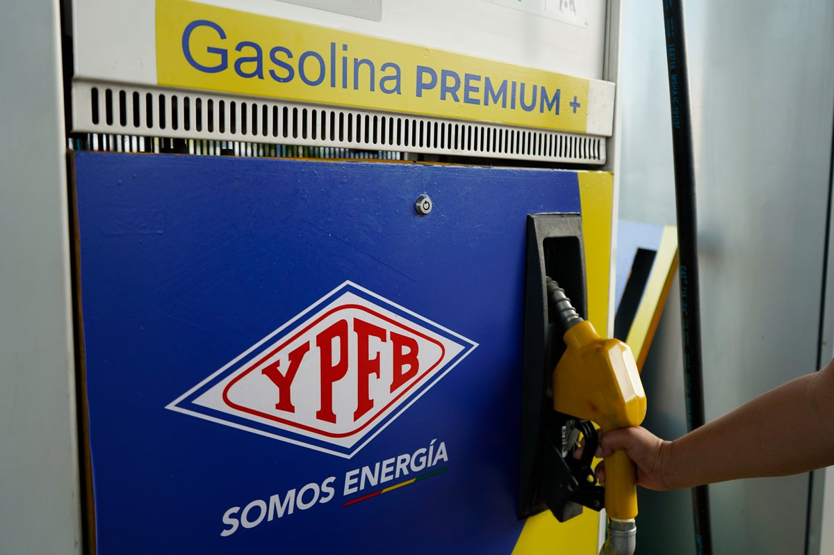 YPFB_corp's tweet photo. #YPFBInforma | Gasolina Premium Plus se comercializa en 54 surtidores del eje central de Bolivia.
Leer más https://t.co/pwOjGulYgx
#GasolinaPremiumPlus
#YPFB
#SomosEnergía https://t.co/1SFpsCkRgL