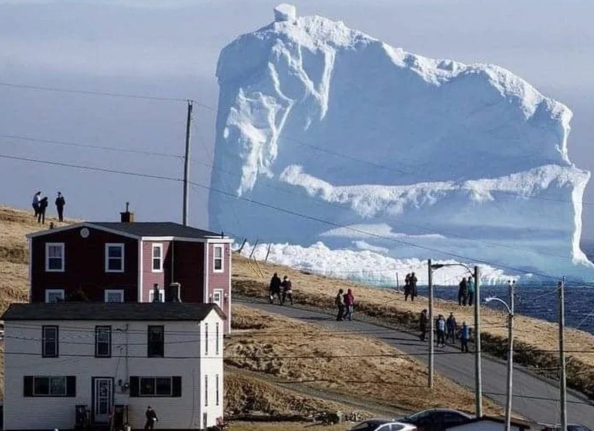 MadelnCanada's tweet photo. A 150-foot iceberg makes its way through Iceberg Alley near Ferryland, Newfoundland 🧊🇨🇦 https://t.co/uVITPZQ9Uc