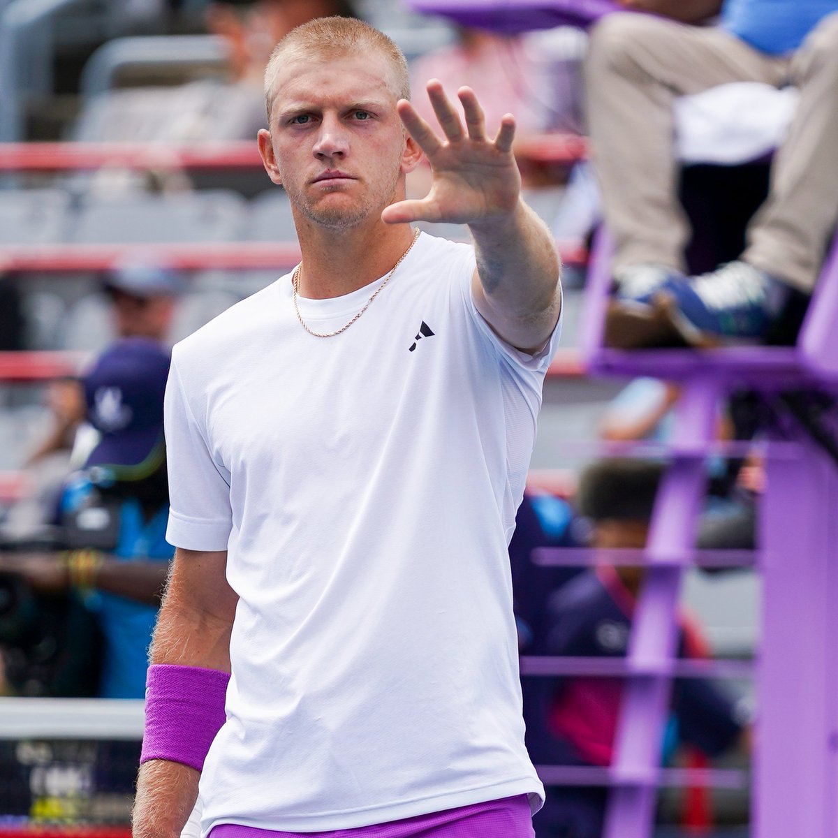 FOKINA UPSETS MEDVEDEV !

Alejandro Davidovich Fokina 🇪🇸 defeats [3] Daniil Medvedev 🇷🇺 6-4, 1-6, 6-2 and moves to the next round in Montreal 🇨🇦.

He will face Matteo Arnaldi 🇮🇹.

#ATP1000 | #OBN24
