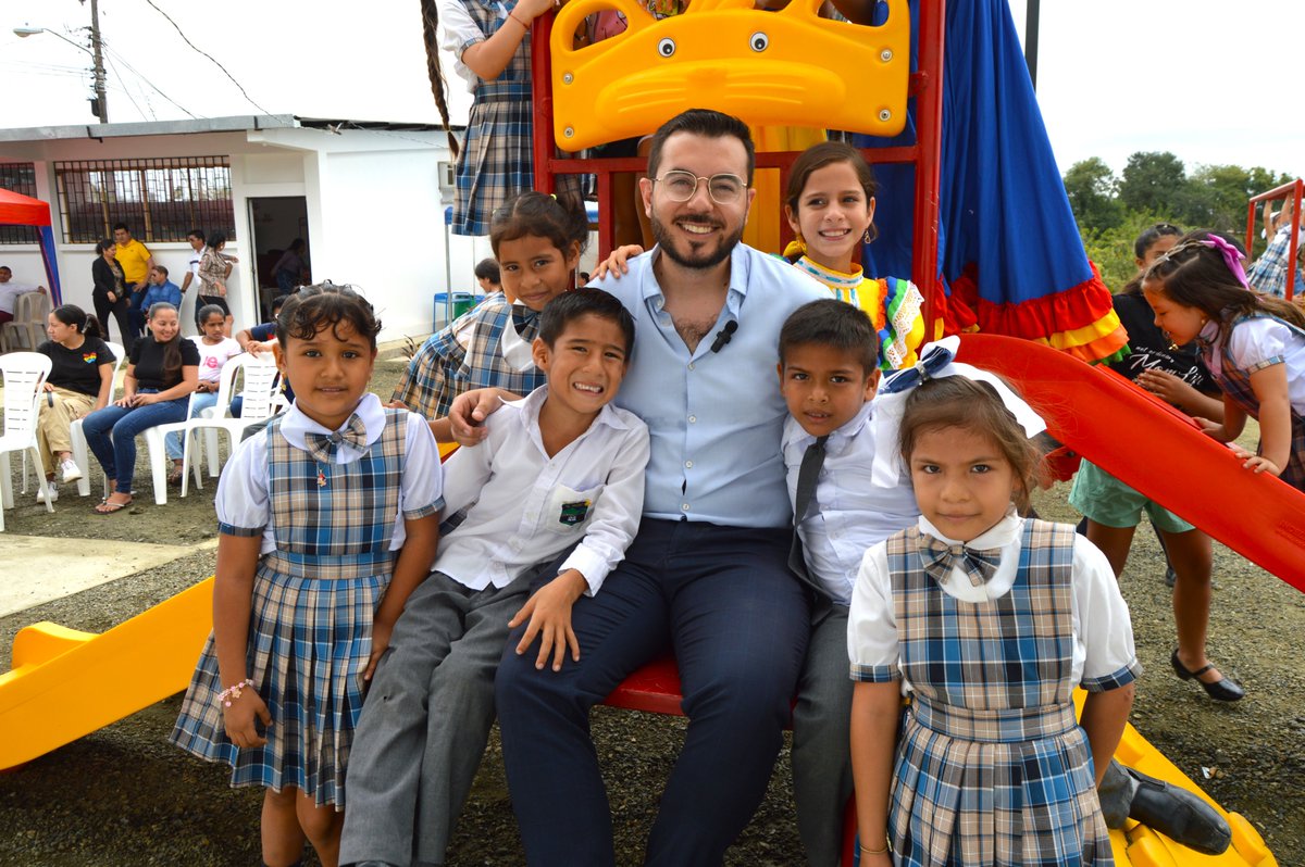 EducacionZ4_Ec's tweet photo. 63 estudiantes se benefician de estos espacios renovados y seguros.

🚾Baterías sanitarias
🏫Mantenimiento de aulas
🪨 Muro de contención
⚡Mantenimiento del sistema eléctrico
🚶🏻Construcción de aceras
⚽Juegos infantiles

💰 Inversión: USD 62.000

#ElNuevoEcuadorResuelve https://t.co/kMvXi7RQxV