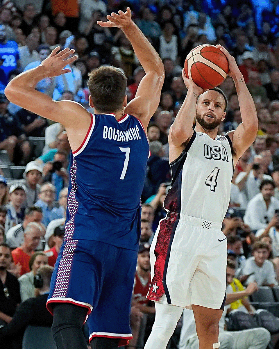 warriors's tweet photo. STEPHEN CURRY FOR THE LEAD 

📺 USA Network &amp; Peacock https://t.co/pJvxnw3x7k