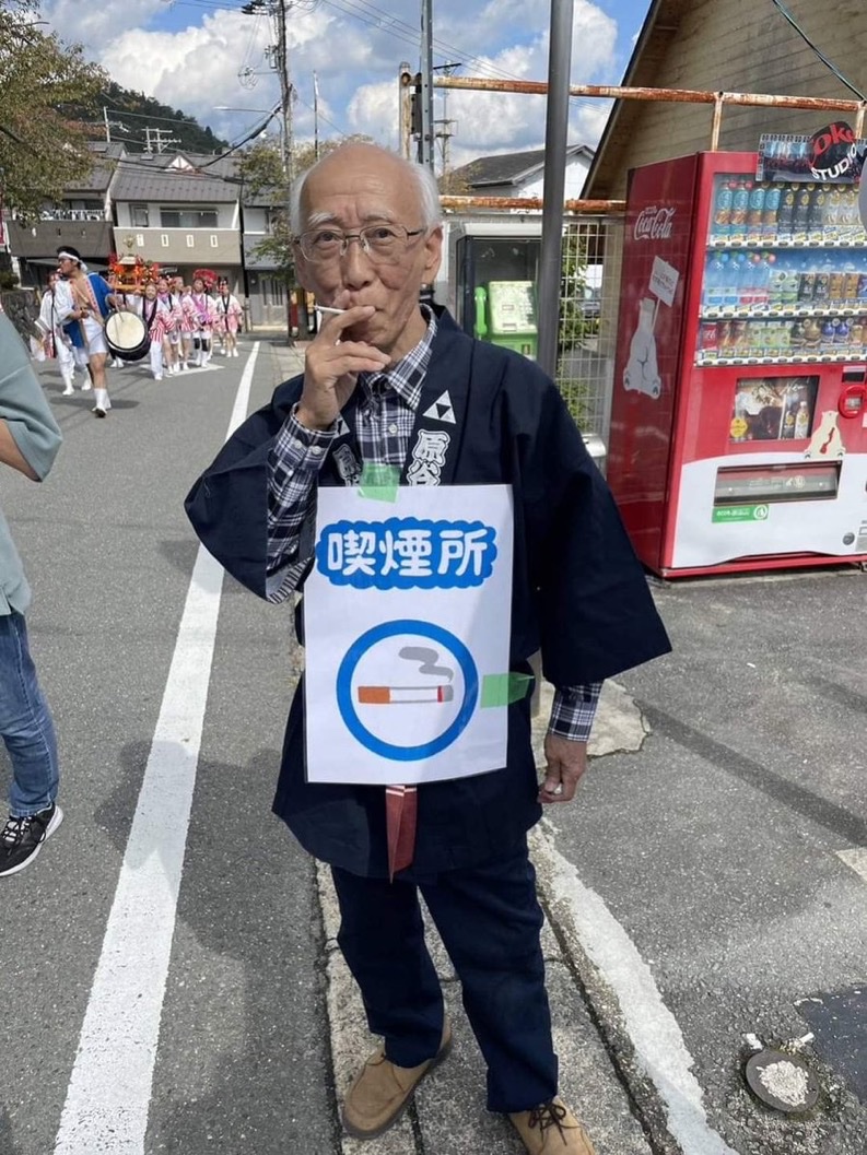 喫煙所がないから
自分を喫煙所にするの最強すぎるw