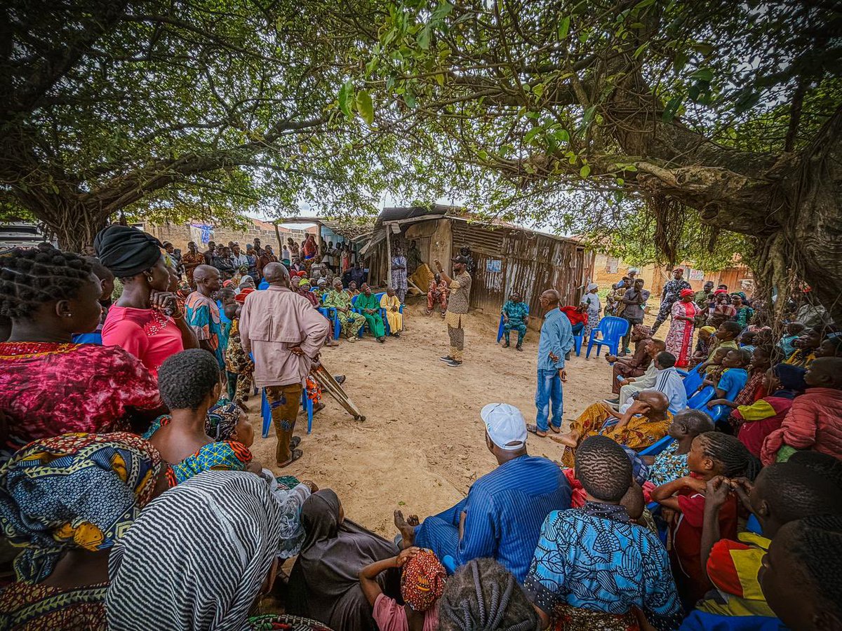 JuliusDamilare3's tweet image. Hon. Olamijuwonlo Alao-Akala @lamijuakala is deeply committed to his constituents, consistently engaging to ensure their voices are heard. #Leadership #LMJ 🙌🙌