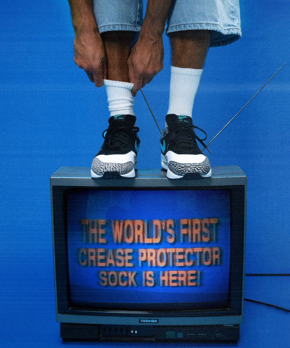 SneakerNews's tweet photo. What's your honest opinion on sneaker creases?

If you hate them, the @creasebeast Socks just made protecting your sneakers even easier.

The Crease Beast Socks are finally here >> https://t.co/QS0nZtLY8Q #ad https://t.co/4QsCSWYLMQ