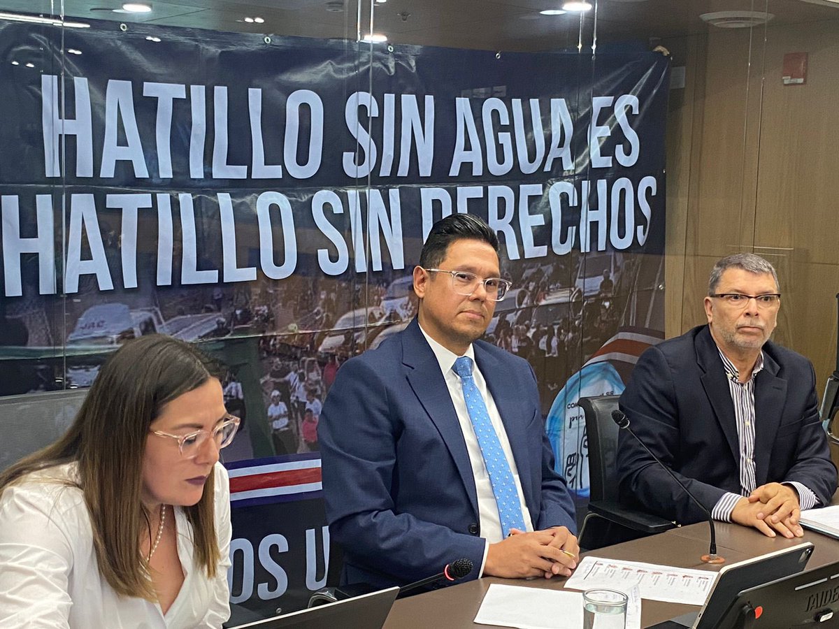 La realidad a espaldas del presidente ejecutivo del AyA. 

Mención honorífica a los vecinos de hoy que fueron a hacer presencia en la Asamblea Legislativa. 

La lucha por el agua sigue más viva que nunca ✊🏼