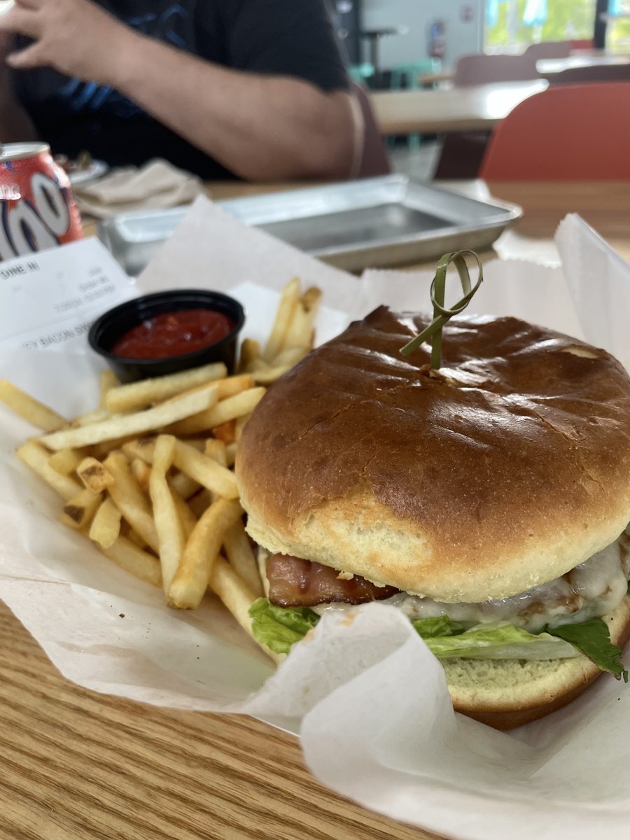 Not sure what you're craving? Head to Lansing Shuffle and choose from one of their 6 different upscale street food options. From gyros to craft burgers to fresh noodle and rice dishes, there is truly something for everyone!