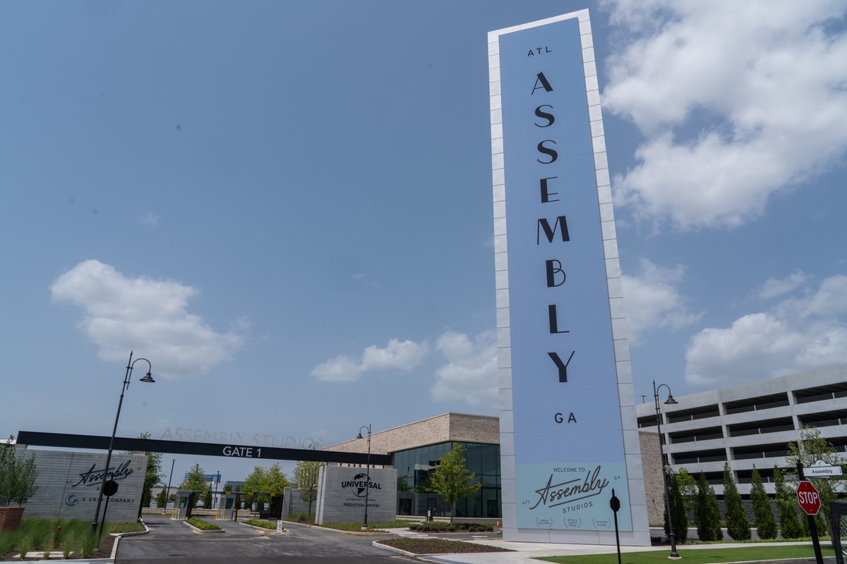 assemblyatlanta's tweet photo. #AssemblyAtlanta shines from every angle✨ From the park, enjoy views of our 140ft tall #LEDTower, or our outdoor filming locations called #Facades. Or take a walk on the Rail Trail, complete with a trestle bridge and views of our sound stages. https://t.co/ciYHmIn0Jw