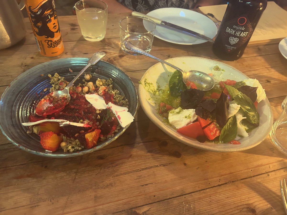 maxcat18's tweet photo. Dinner at Paternoster Farm #wales 🏴󠁧󠁢󠁷󠁬󠁳󠁿 https://t.co/ltjjNGVOqh
