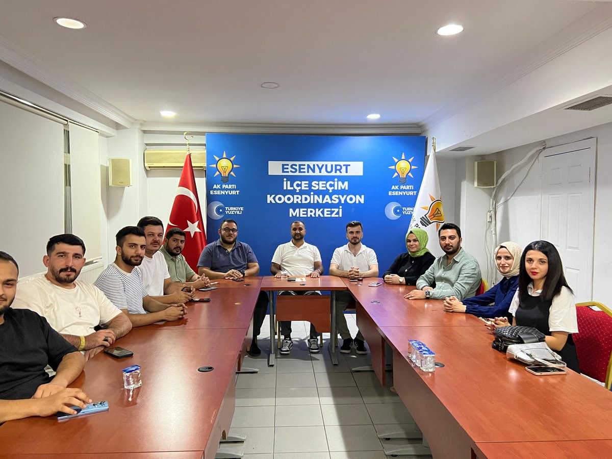 akgencesenyurtt's tweet photo. Haftalık olağan Yönetim Kurulu Toplantımızı İlçe Başkanımız @erhanakdogan56 başkanlığında, İlçe sorumlumuz @MuhammedYagcii’nın katılımı ile  gerçekleştirdik.

Toplantımız hayırlara vesile olsun...✨😊 https://t.co/AFZCr8grzk