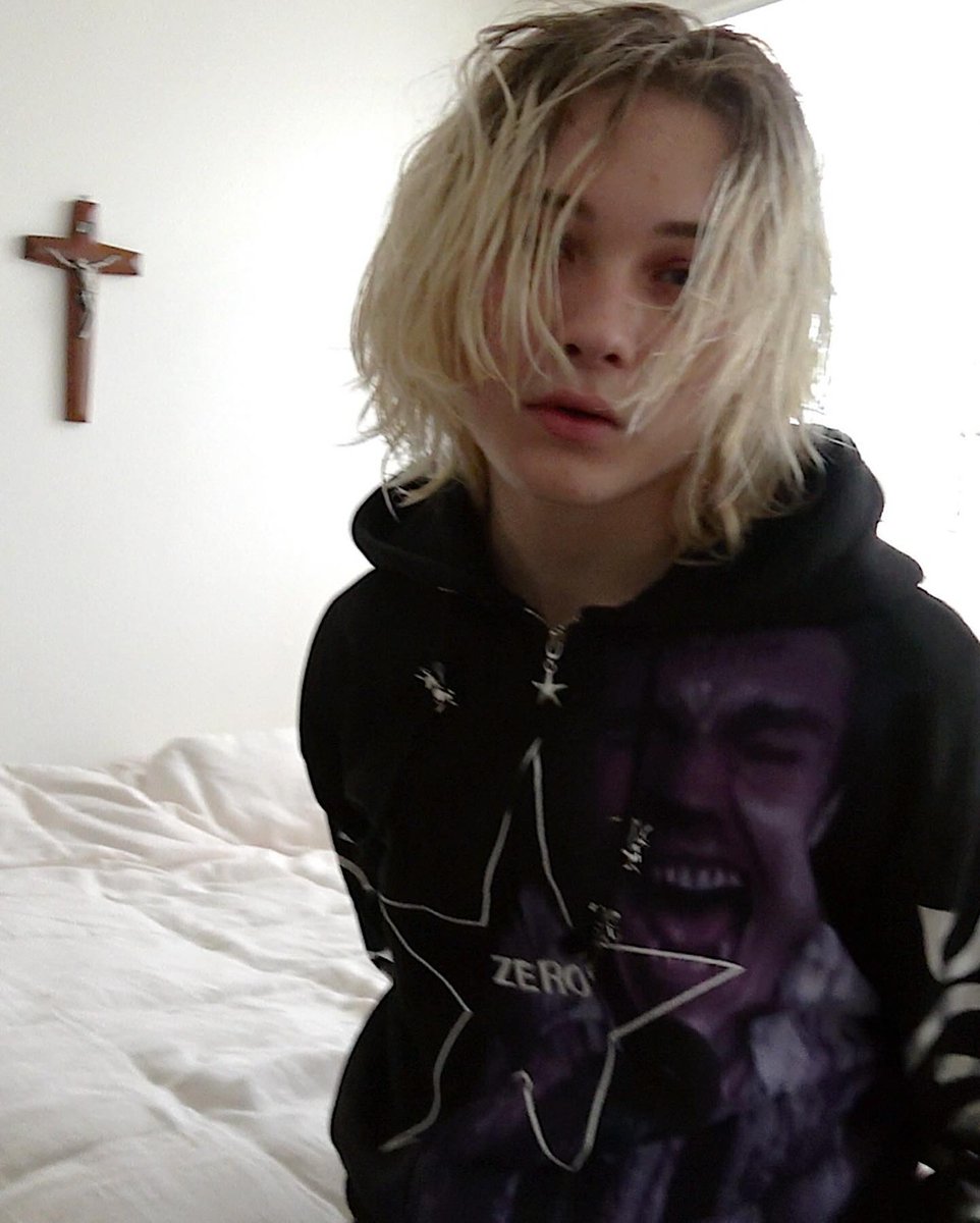 Nettspend modeling for Heaven by Marc Jacobs 🤯